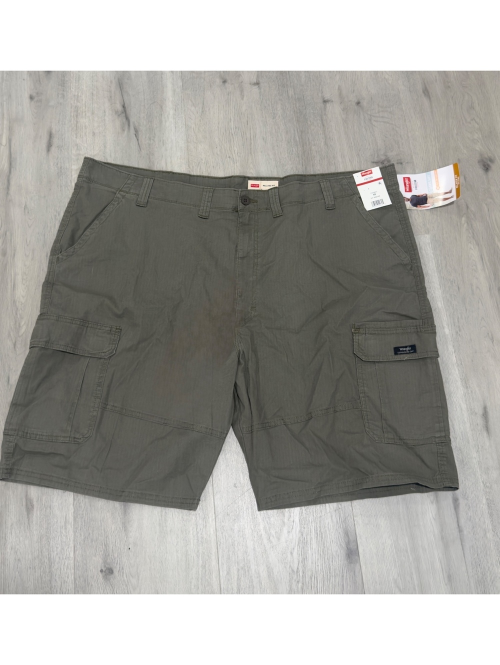 Wrangler Men Cargo Shorts Relaxed Fit Olive Green Waist 48 in.NWT
